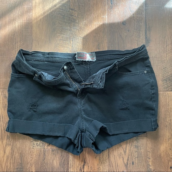 Black denim plus size short, size 20 by CNI - Picture 3 of 8